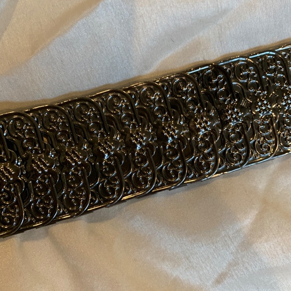Gray Metal Embellished Stretch Belt sz M - Picture 4 of 7
